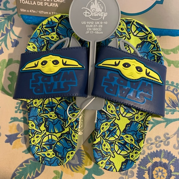 Star wars baby yoda towel and flip flops - Picture 4 of 4